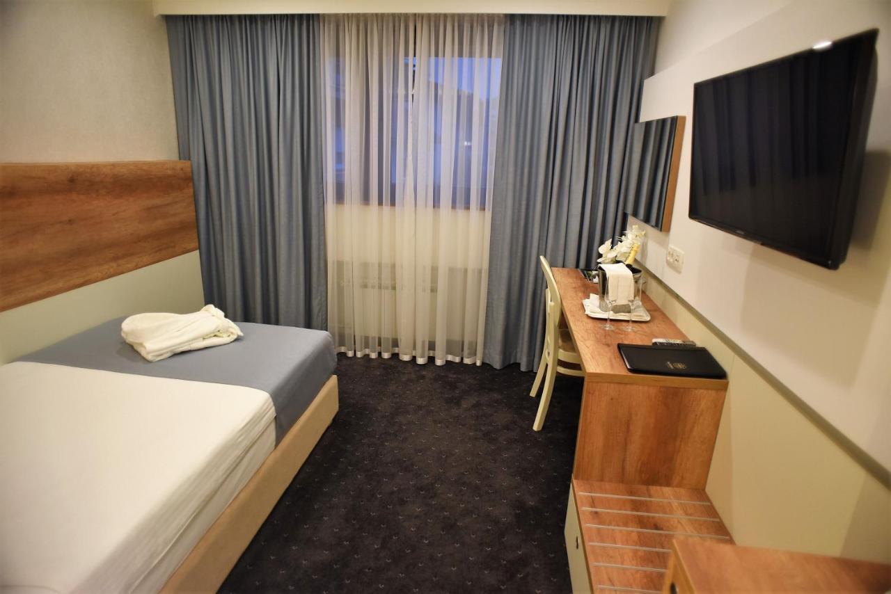 Santiny Hotel