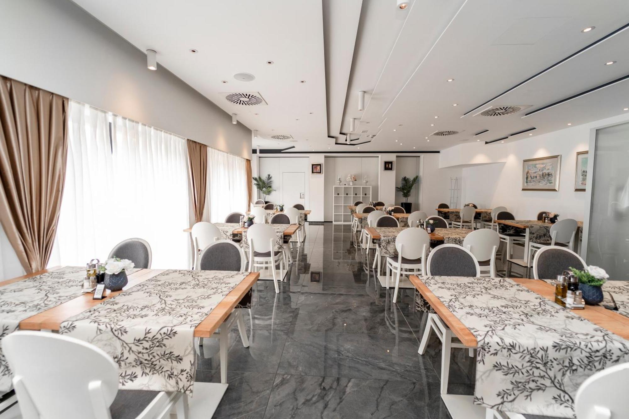 Santiny Hotel 4*