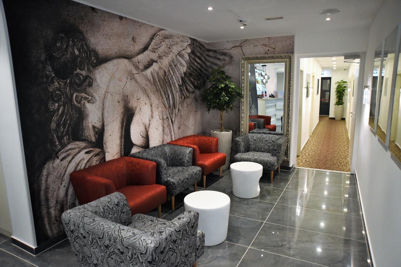 Santiny Hotel 4*